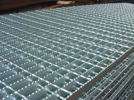 Grating panels as decorative sun-screen facade on building